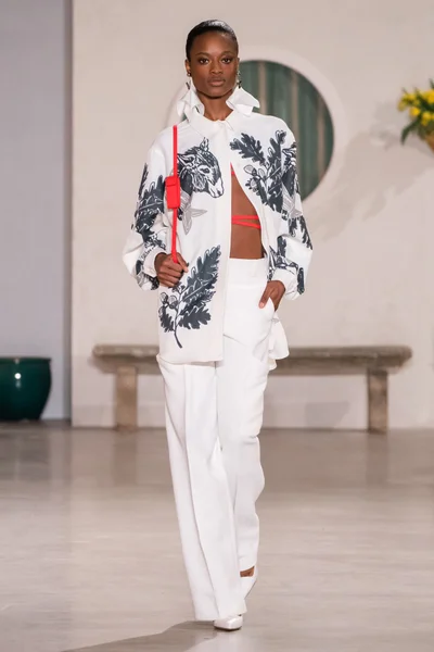 Look 11